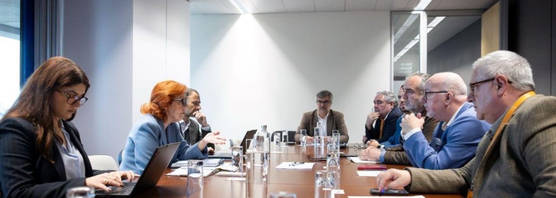 Municípios do Lago Alqueva rejeitam projeto fotovoltaico flutuante e alertam para impacto no tur...